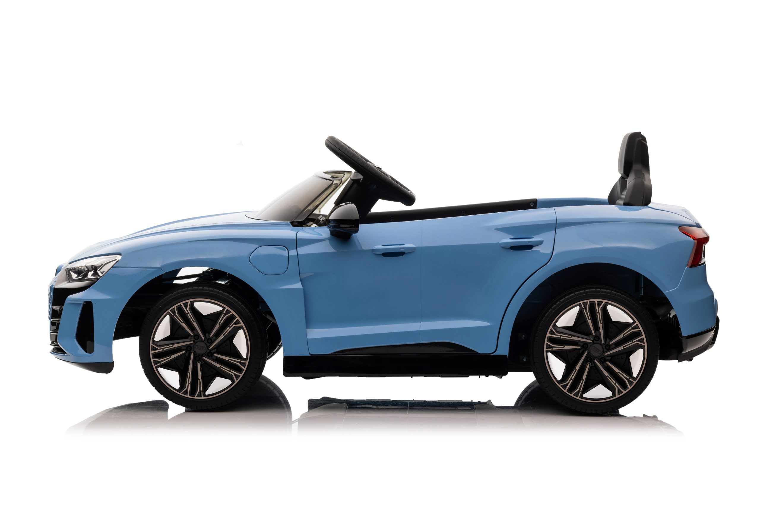 Audi Акумулаторна кола Audi RS e-tron 6888 син - Image 7